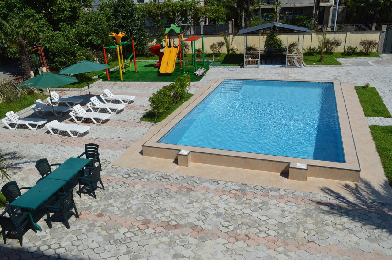 Hotel Buta Batumi Exterior foto
